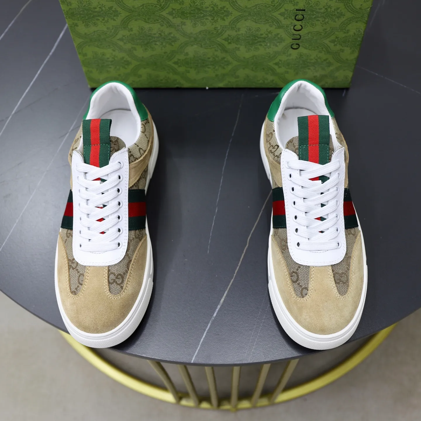 Ex-factory price: 440💰🙅‍♂️🙅‍♂️🙅‍♂️ Brand: GUCCI Standard code: 38-44 (45 customized) Grade: Same as the official website Material: Original material splicing Comfortable and breathable lining Lightweight and wear-resistant sports outsole Style category: Men's fashionable casual shoes Running sneakers Distinguished luxury brand elements Top luxury Color: actual picture color